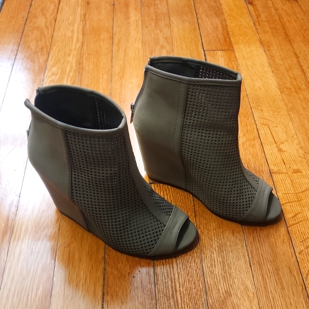 Juicy Couture Wedge Heels
